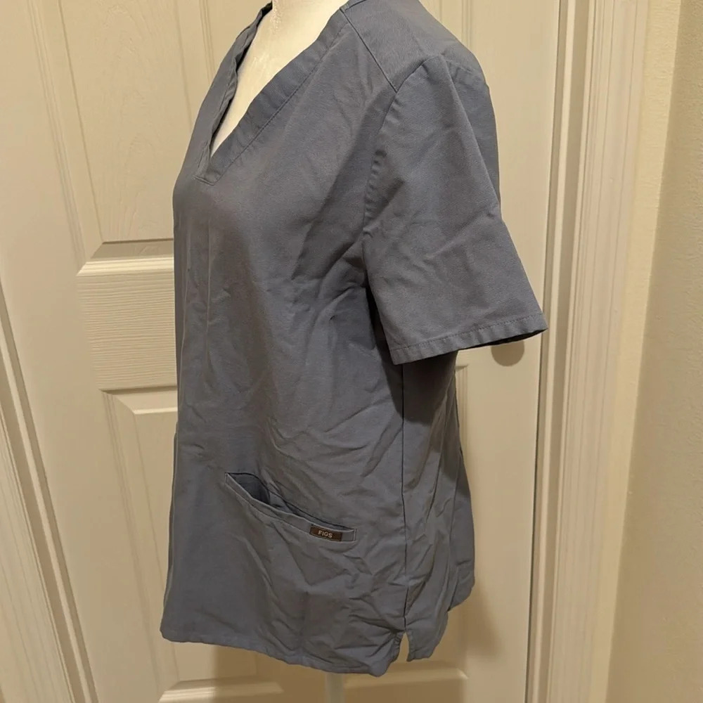 Figs Casma Three Pocket Scrub Top vapor blue technical collection - Picture 5 of 15